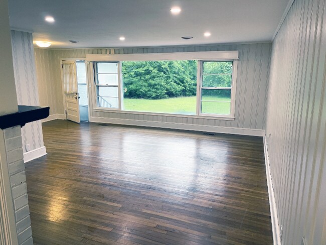 657 Wildwood Rd, Whiteville, NC 28472 - photo 5