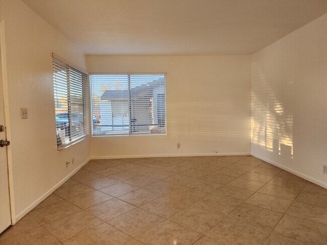 7117 Murray Ln unit A, Yucca Valley, CA 92284 - photo 4