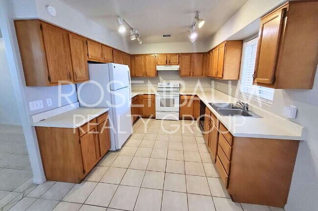 8585 W Santa Cruz Blvd unit 8585, Arizona City, AZ 85123 - photo 6