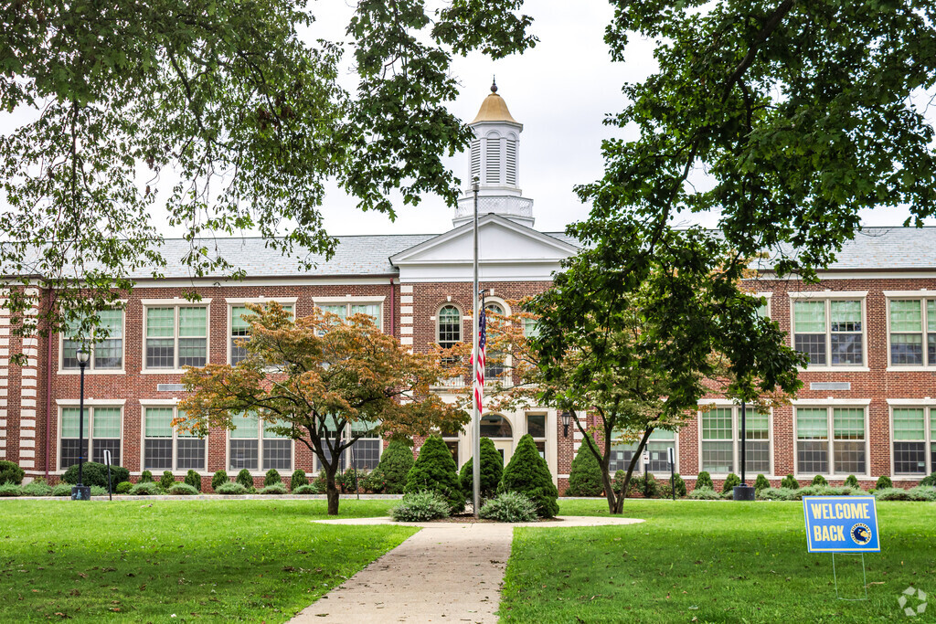 Hilltop Elementary School provides education to the little residents in the neighborhood-Mendham