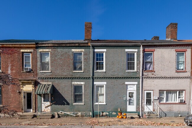 Historic homes line the streets of South Wheeling.
