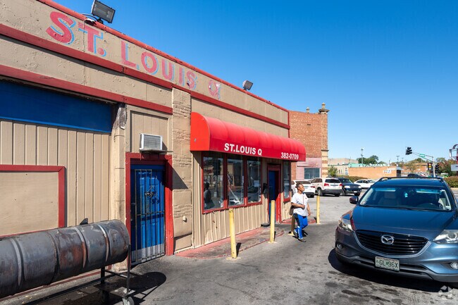 Grab lunch at the most popular BBQ stop in North Pointe, Saint Louis.
