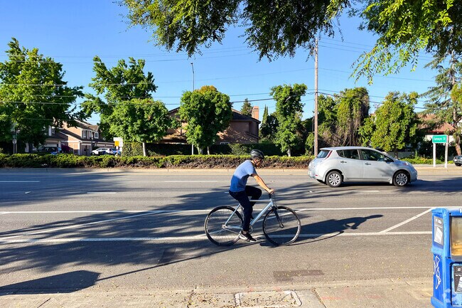 Fremont Boulevard in Cabrillo is perfect for bicycle commuting.