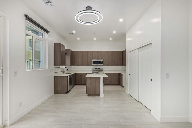 3107 N 39th St unit 9, Phoenix, AZ 85018 - photo 2