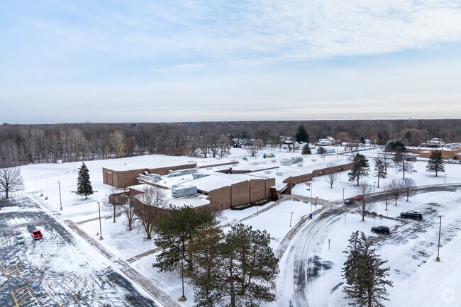 Algonquin Elementary School, Campus Overview.