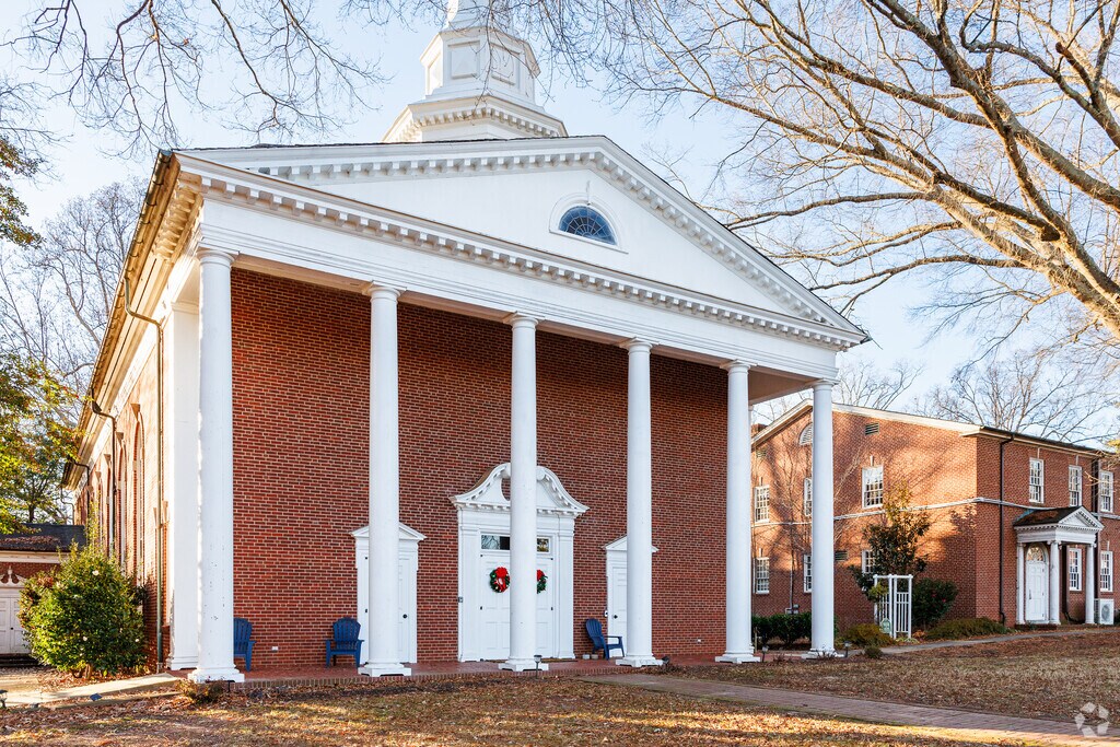 Kingswood School includes a chapel as part of its campus.