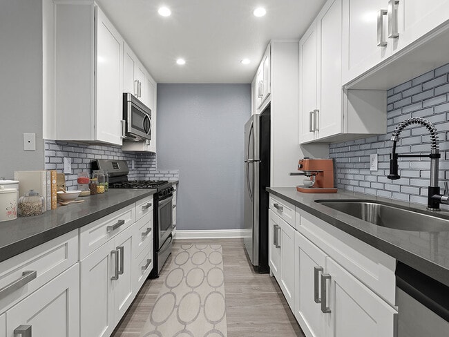 Hughes Regency, Los Angeles, CA 90034 - photo 4