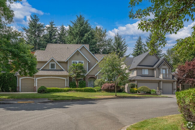 Luxurious Pacific Northwest-style homes are common in West Renton Highlands.