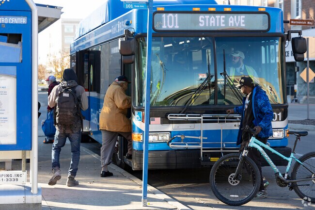 If you need a ride, Kansas City Transit services Kansas City with several stops throughout town.
