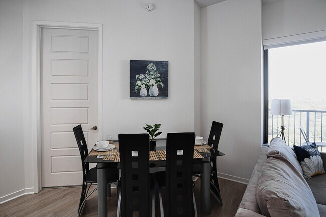 6803 Staffordshire Crescent unit ID1359156P, Houston, TX 77030 - photo 2