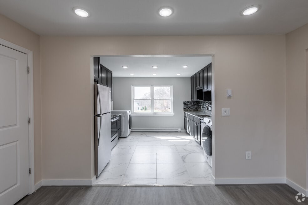 Sutton Place, Groton, CT 06340 - photo 1