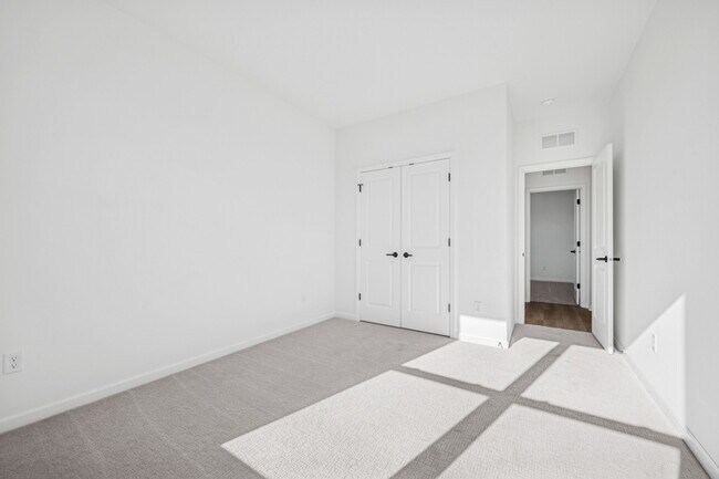 10555 Harbor Ln N, Maple Grove, MN 55369 - photo 4