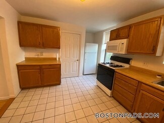 2028 Massachusetts Ave Unit 1, Cambridge, MA 02140