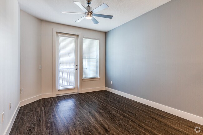 2 BR , 2 BA - 1,067SF