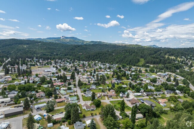 Pinehurst offers beautiful views over the surrounding mountains.