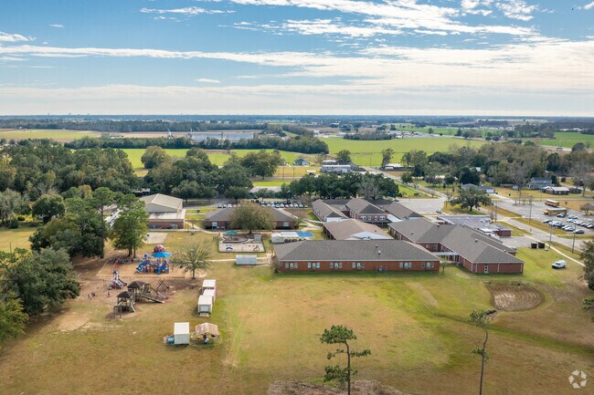 Discover a lifelong love for learning at Summerdale Elementary School.