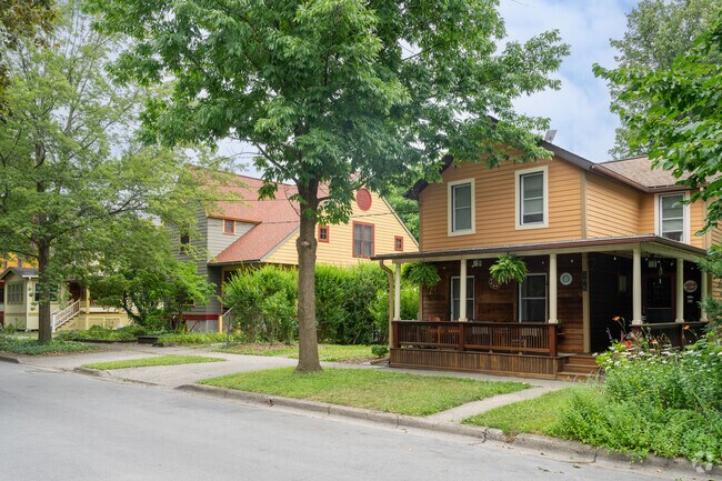 The average home value in Fall Creek is $386,000.