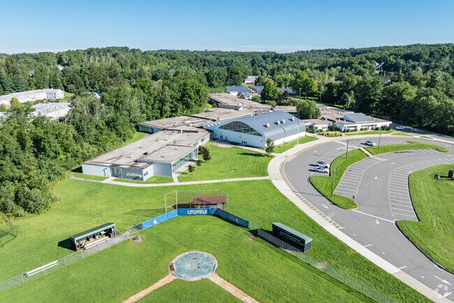 Litchfield Intermediate School has a student to teacher ratio of 11-1.