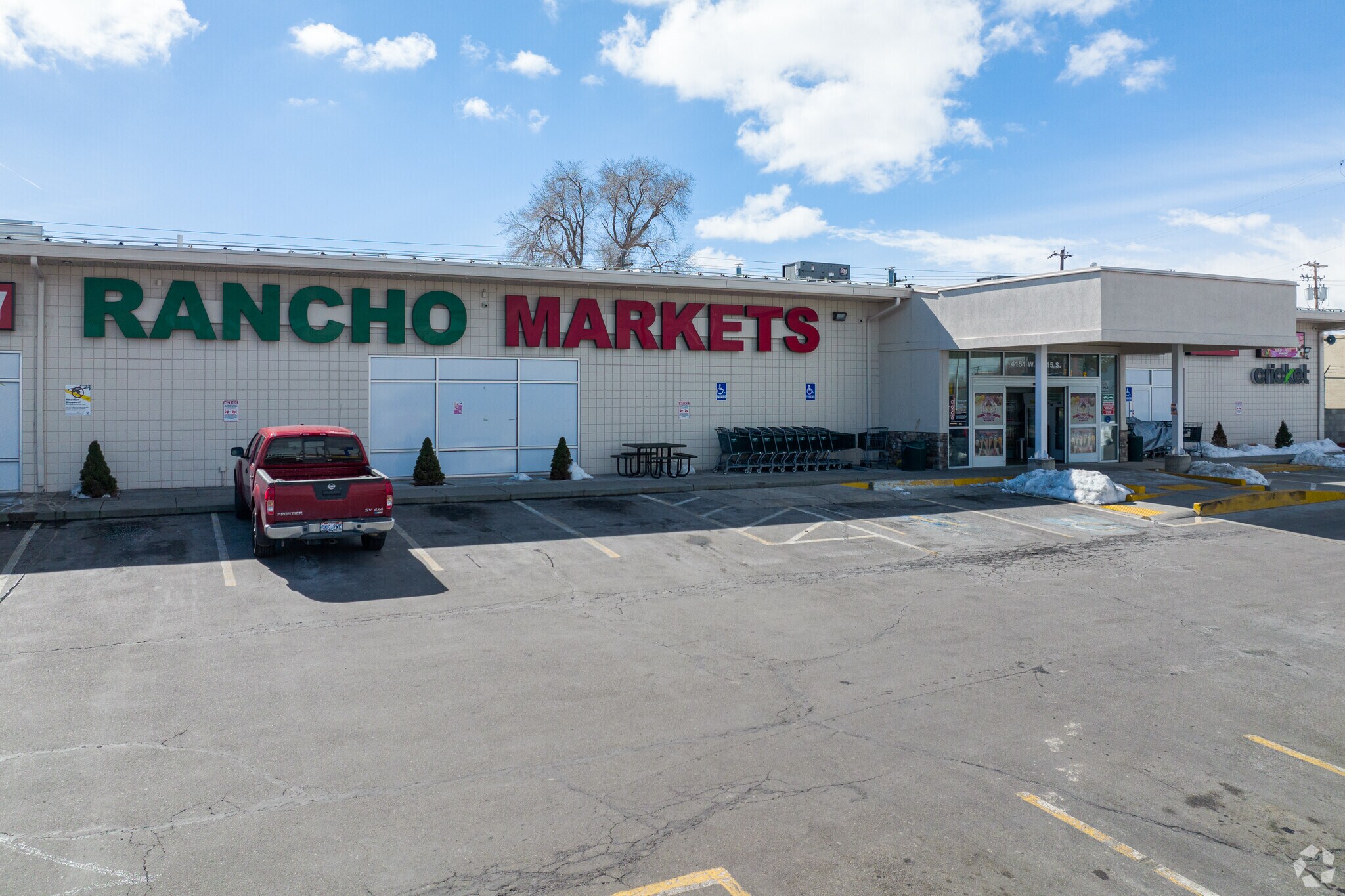 The Rancho Markets acts as a convenient place for residents to get their groceries.