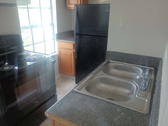 1002 Avenue E unit 4 - Upper Left, Haines City, FL 33844 - photo 3