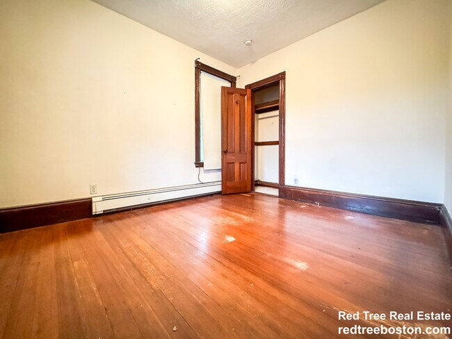 86 Chestnut St unit 3-bed 1-bath Brookli, Brookline, MA 02445 - photo 3