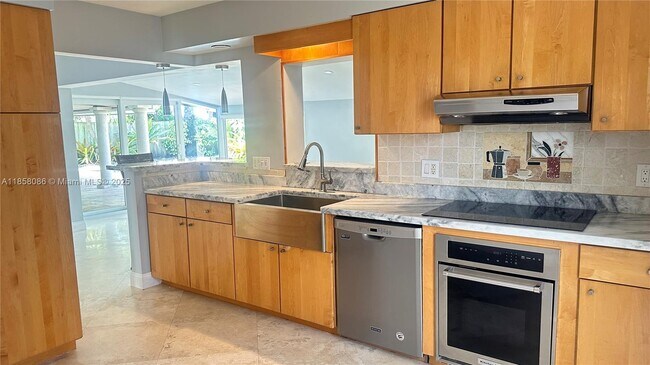 5771 NE 19th Terrace, Fort Lauderdale, FL 33308 - photo 7