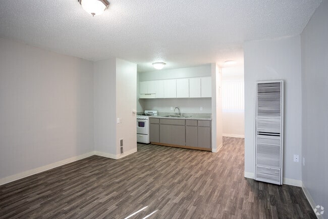 Studio - 420SF