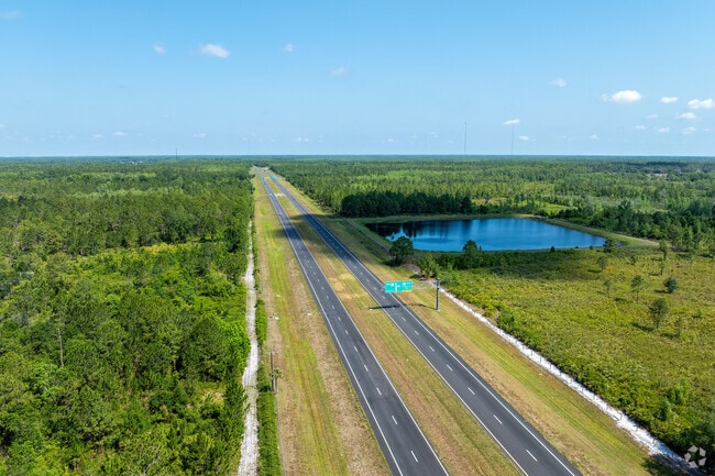 SR 520 connects Wedgefield residents to nearby SR 528 for convenient access to Orlando.