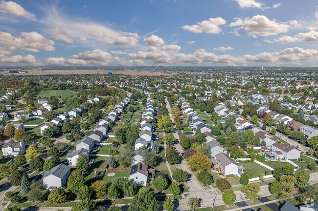 Homes in Sunset Park-Old Plank feature well manicured lawns and oval walkways.