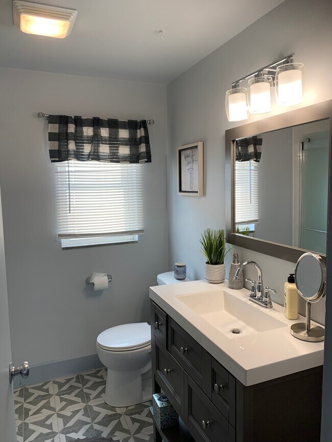 2014 Davis Ave unit FURNISHED 2nd fl, Whiting, IN 46394 - photo 6