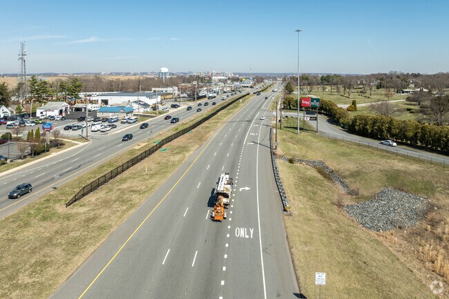 DuPont Highway cuts right through Wilmington Manor, bringing travelers from Wilmington to New Castle.