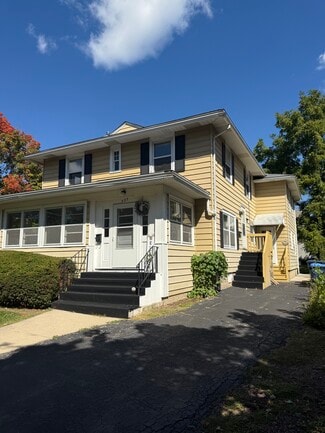 527 Peyton St Unit 2 Second Floor-, Geneva, IL 60134
