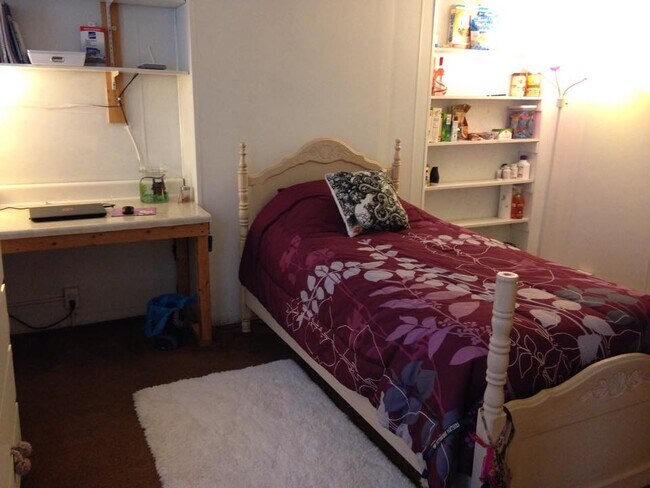 3453 Ward St unit 3453 Ward 1st floor, Pittsburgh, PA 15213 - photo 4