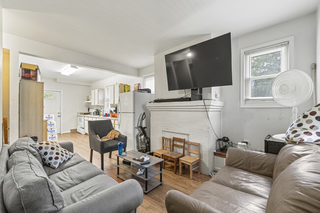 4801 Calvert Rd, College Park, MD 20740 - photo 5