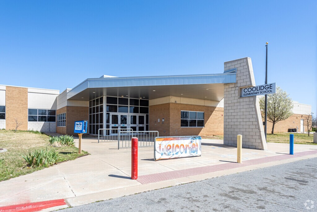 Coolidge Elementary School welcomes students in the Oklahoma City area.