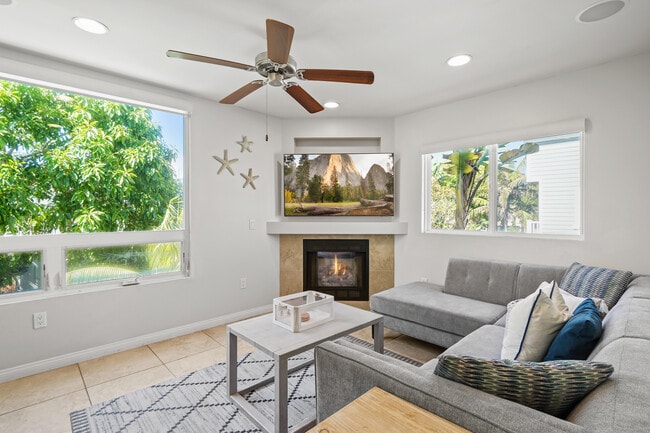 819 Ostend Ct, San Diego, CA 92109 - photo 2