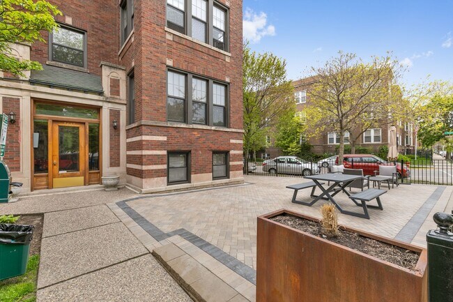 7663 N Rogers Ave unit 3, Chicago, IL 60626 - photo 2