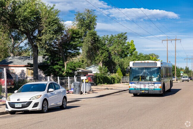 Hyde Park residents will find convenient bus routes throughout the neighborhood.