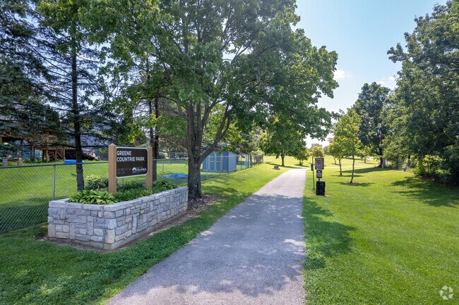 Residents of Westchester-Green Countrie have easy access to Green Countrie Park.