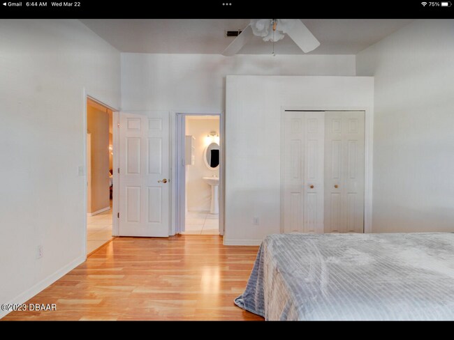 Guest / 2nd bedroom with en-suite bathroom