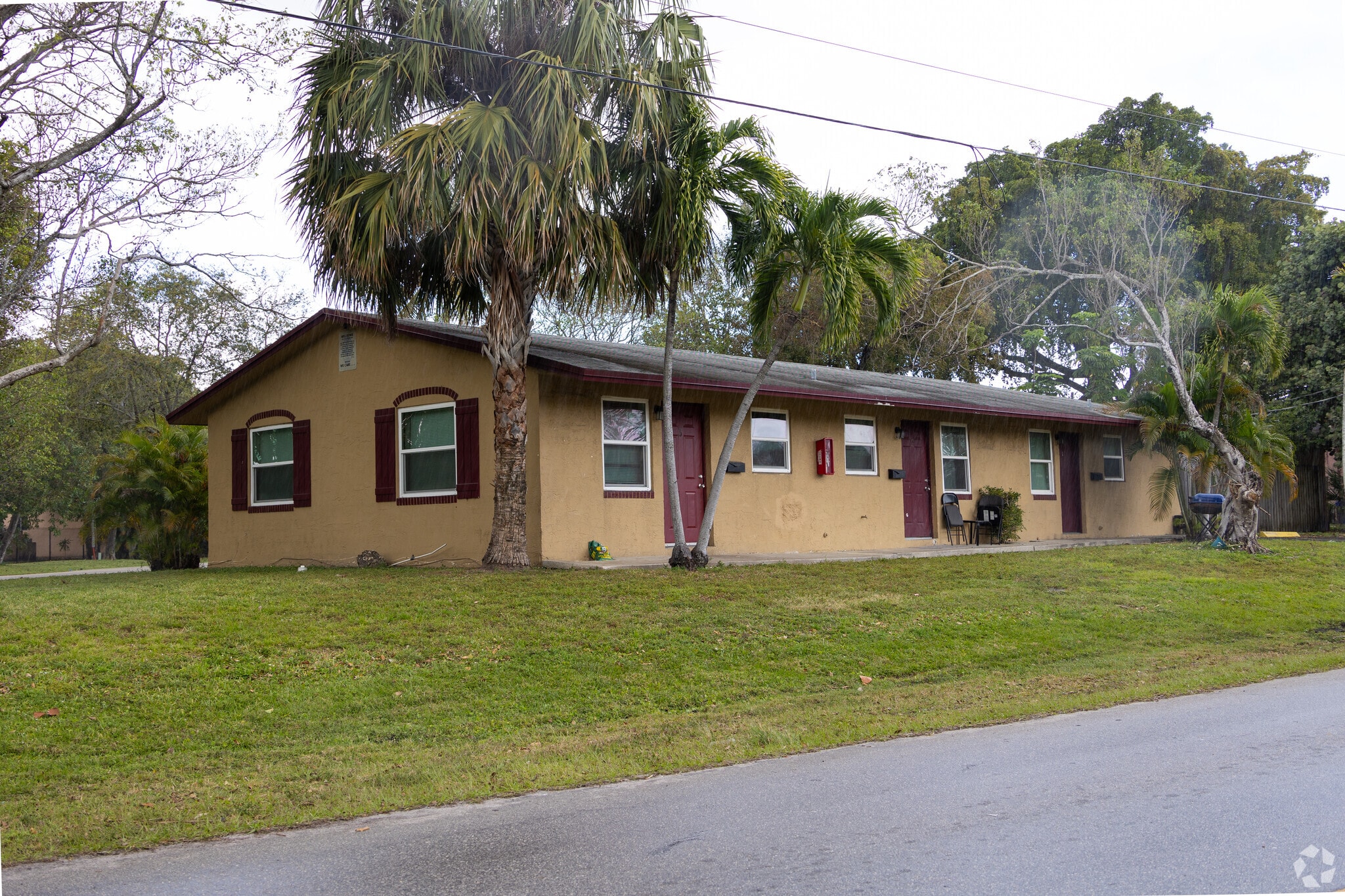 Triplexes are popular at the west side of South Dixie neighborhood.