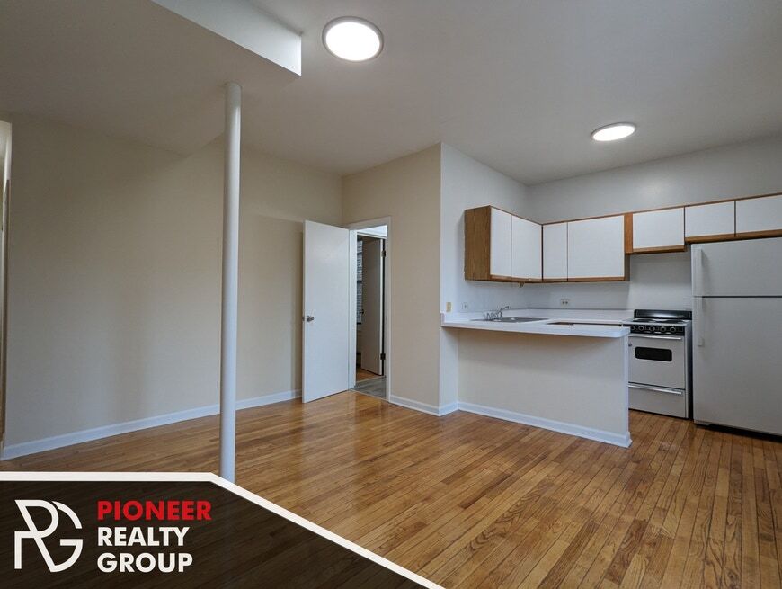 633 W Barry Ave unit 2, Chicago, IL 60657 - photo 1