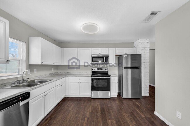 2735 Purington Ave unit 20, Fort Worth, TX 76103 - photo 3