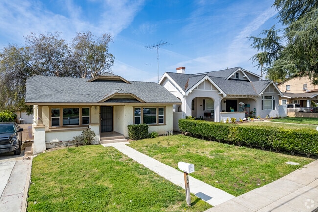 Small ranch-style and craftsman-style homes are common in Amber Hills.