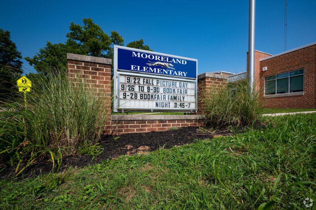 The Mooreland Elementary School sign welcomes students and staff in Carlisle PA.