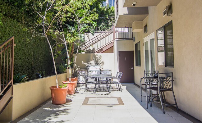 Live on the Boulevard Apartments in Sherman Oaks., Sherman Oaks, CA 91403 - photo 5