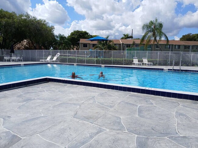 11174 NW 36th St, Sunrise, FL 33351 - photo 5