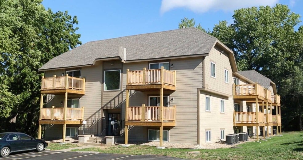 Hunter's Glen Apartments, Kansas City, MO 64151 - photo 1