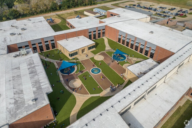 Lobit Middle School students can enjoy an outdoor courtyard on campus.