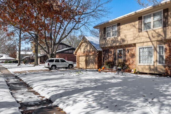 Brookhollow’s housing mix includes traditional, contemporary and mid-century homes.